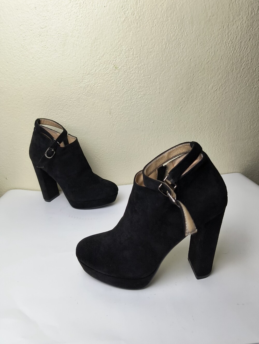 Black 8/38 Suede High-Heel Ankle Booties with Buckle Strap Side Zipper